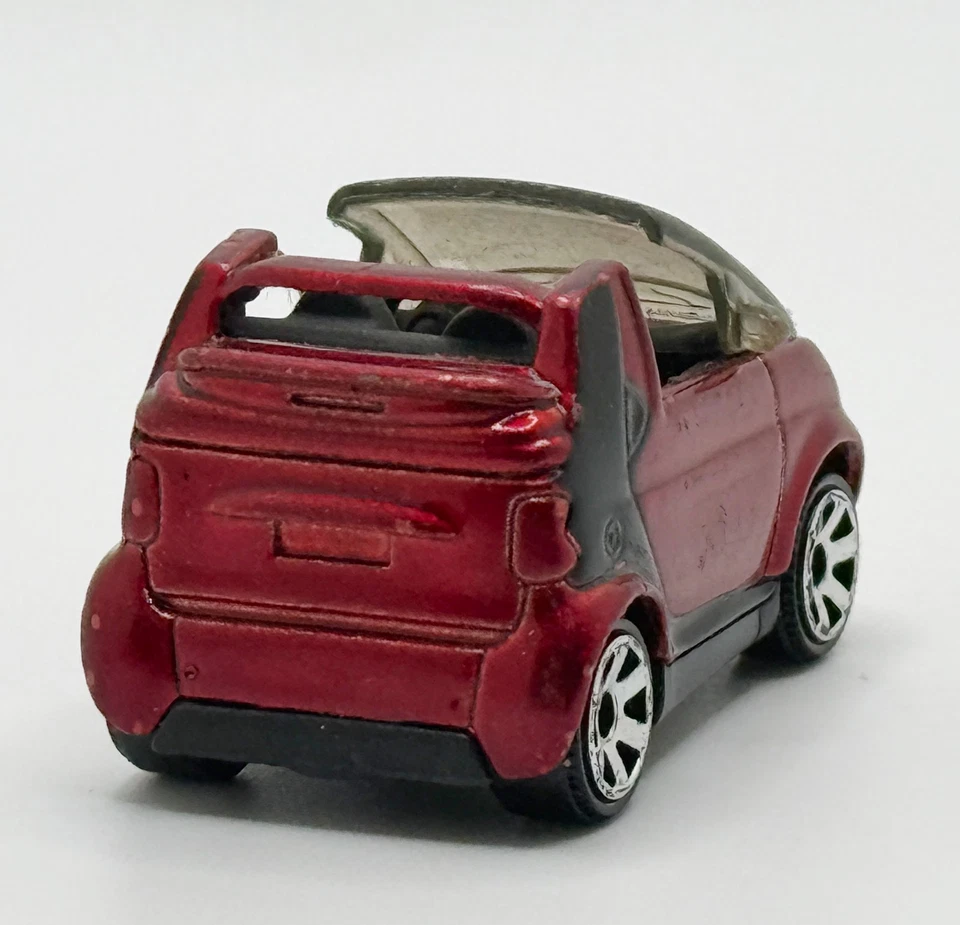 Matchbox Vintage Red 2001 Smart Fortwo Coupe 1/64 Scale Diecast - Image 4 of 4