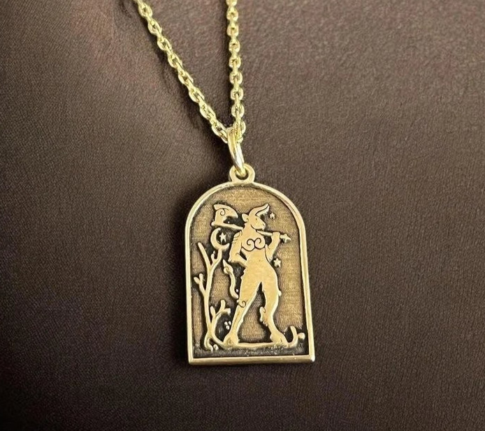 Collar de plata de ley 925 grabado en minotauro mitología libre de impuestos