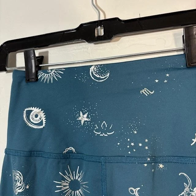 Leggings Beyond Yoga para mujer XS verde azulado tiro alto zodiaco estampado celeste hechos en EE. UU. Foto 4 de 4