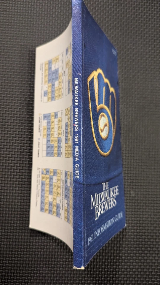 1991 MILWAUKEE BREWERS Robin Yount Media Guide VINTAGE COLLECTORS - NEAR MINT - Image 2 of 4