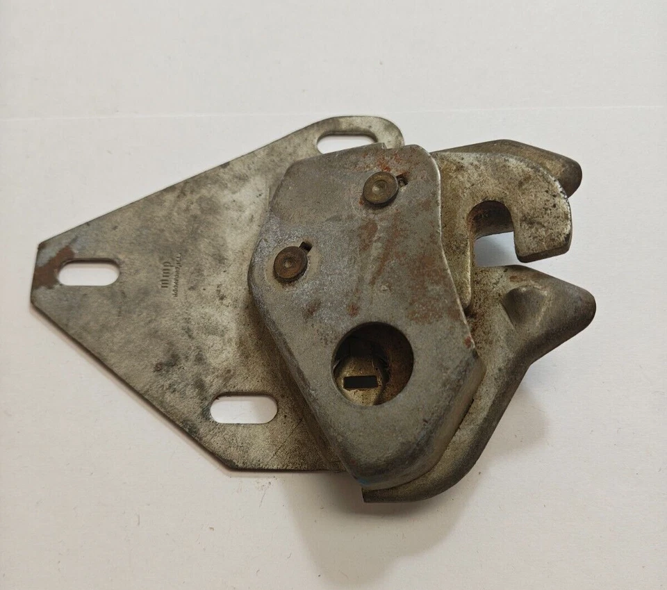 1959 - 1960 DeSoto 克莱斯勒道奇普利茅斯甲板盖后备箱锁闩锁 1843920 NOS。 — 第 3/4 张图片