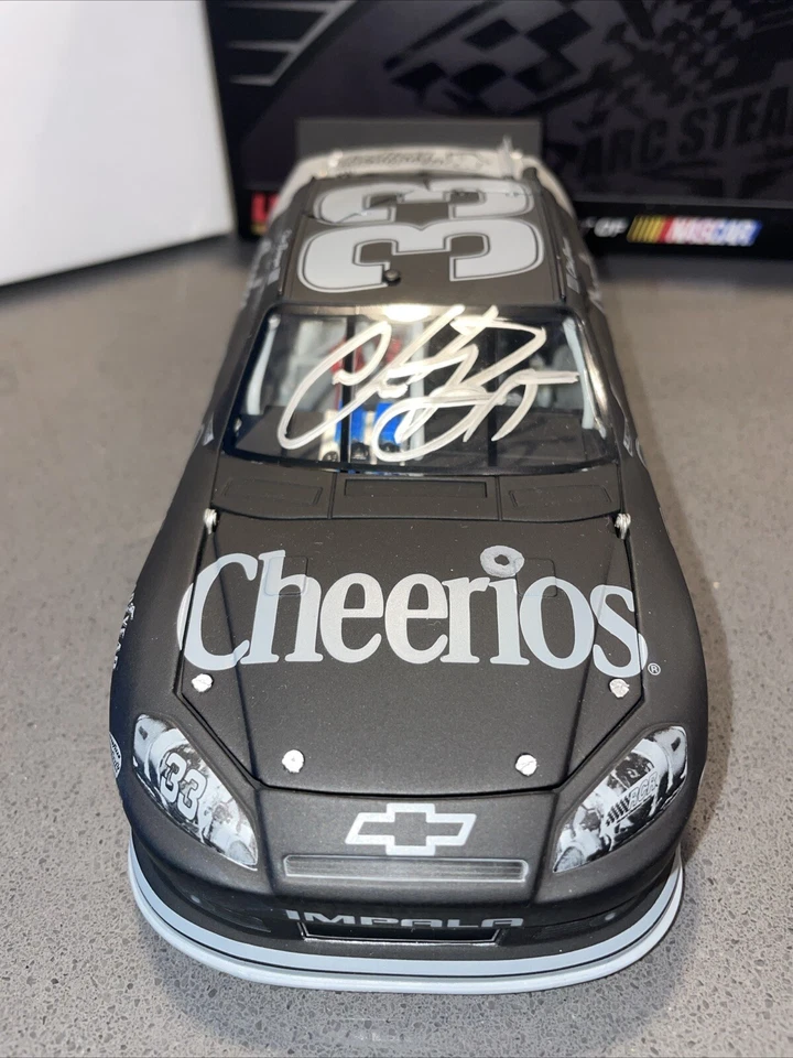 Raro Clint Bowyer Cheerios Autografiado 2011 Etiqueta Negra #33 Escala 1/24 Foto 3 de 4