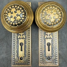Russell and Erwin (Russwin) Century Pattern Doorknobs and Backplates set I-11800