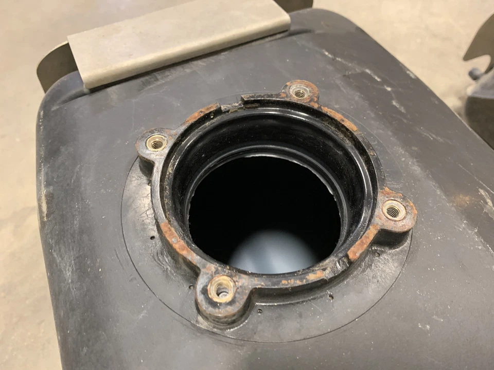 08-10 Arctic Cat Thundercat 1000 / 700 H1 (incl Mud Pro) Fuel Tank Gas Tank - Image 3 of 4