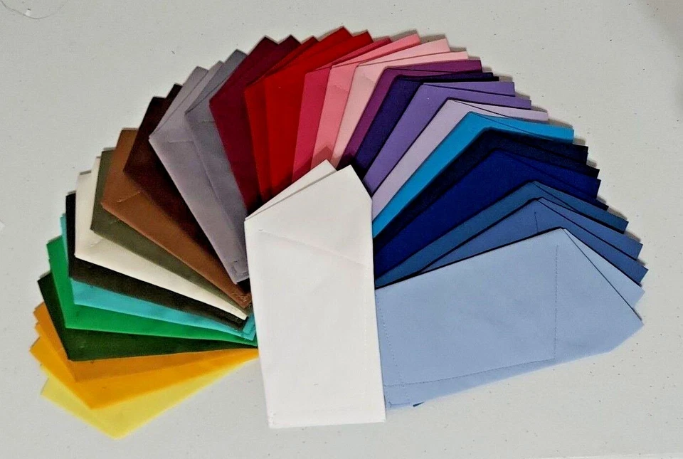 BOLSO QUADRADO- Pré-dobrado 2 pt estilo asa- Apenas desliza no bolso do terno- Muitas cores - Imagem 2 de 2