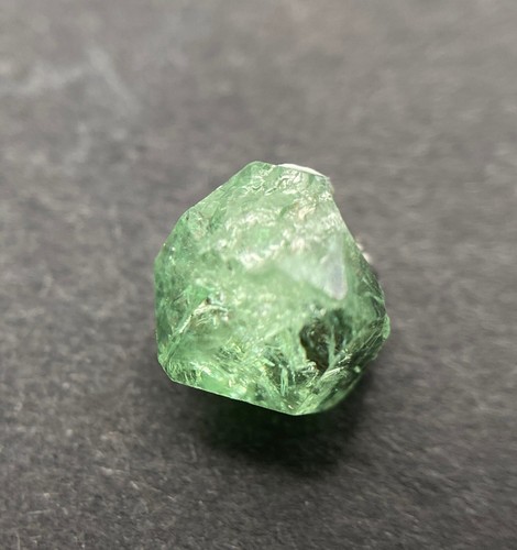 Cristallo granato tsavorite verde 3,93 ct - Colline Merelani, Tanzania - Foto 2 di 12