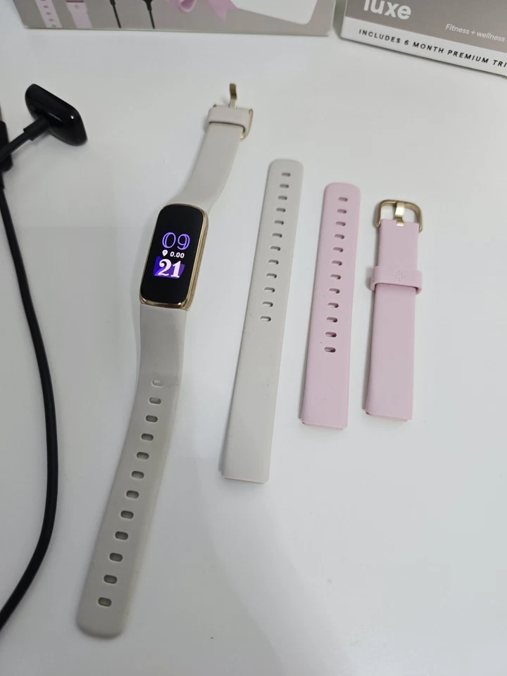 Fitbit Luxe Activity Fitness Tracker Lunar White + Peony Pink Strap & Charger - Image 2 of 4