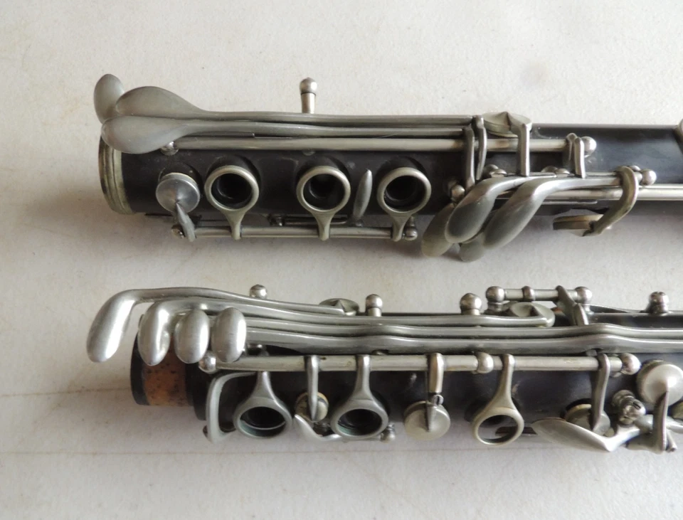 C.G. Clarinete CONN Bb paso bajo 7 anillos goma dura faltante barril Foto 3 de 4