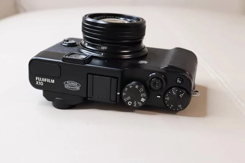 FUJIFILM X10 12MP Digital Camera with 12 Megapixel Optical Zoom Black - Image 4 of 4