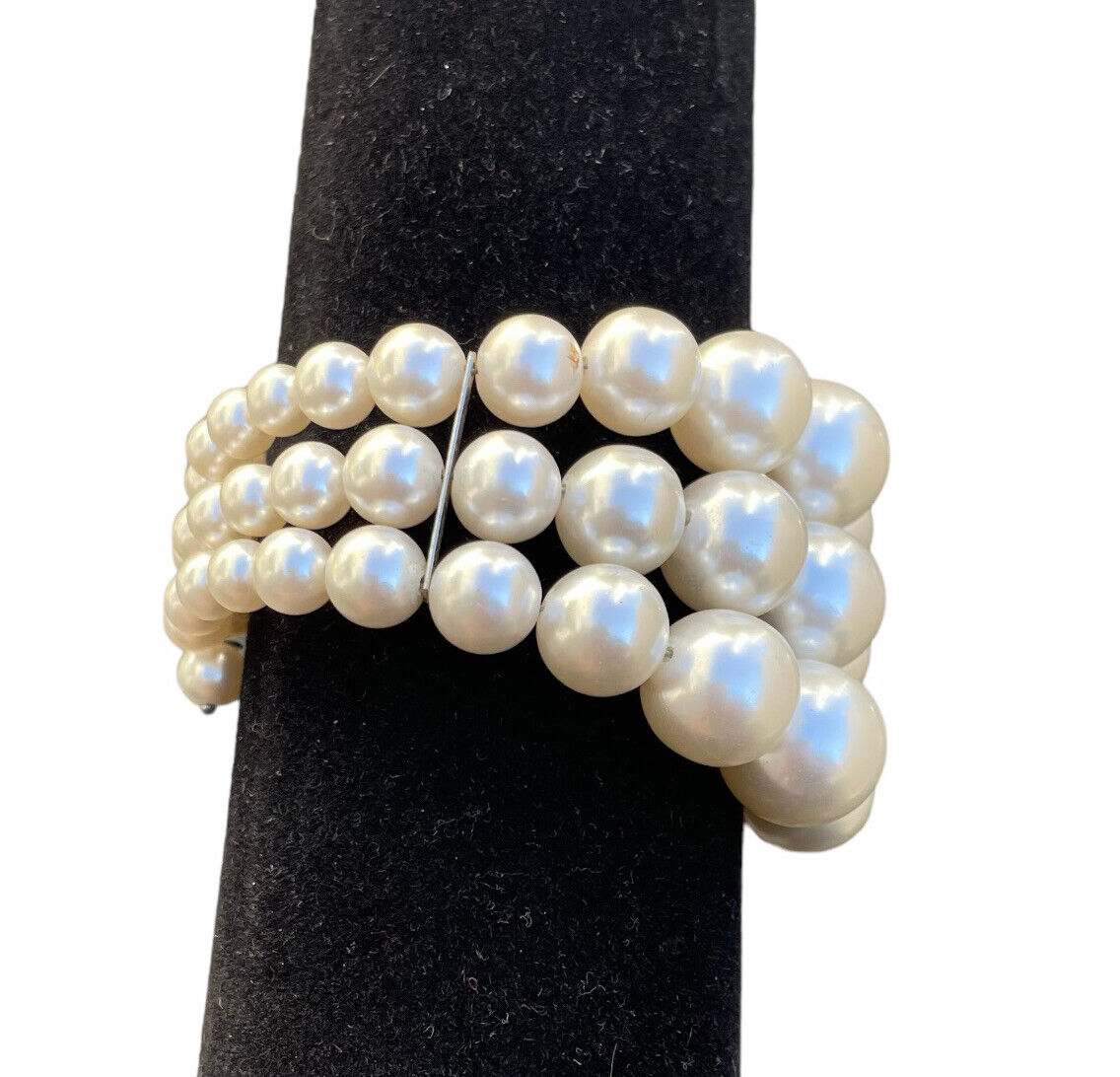 Vintage Faux Pearl Cuff bracelet 3 strand Graduat… - image 5