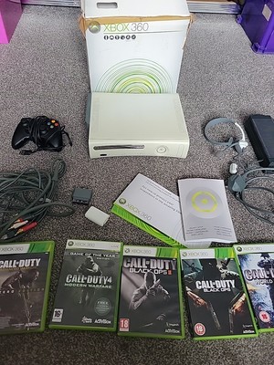 Xbox 360 Konsole OVP 60GB HDD Zubehör und 5 Call Of Duty Spiele