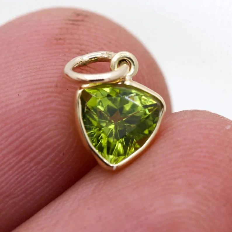 Natural Peridoto Colgante Piedra Preciosa 14K Oro Amarillo Agosto Joyería Fina - Imagen 4 de 4
