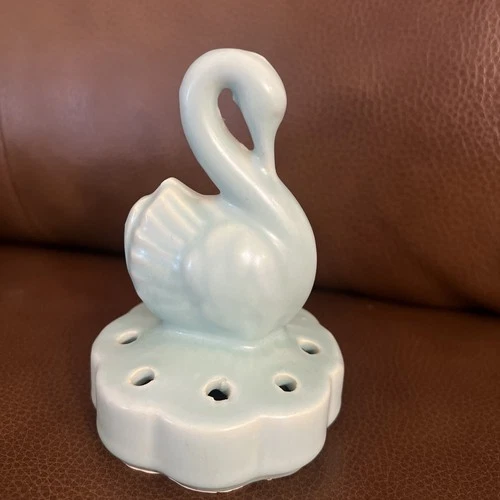 Shawnee Matte pale Green Swan Flower Frog 4 1/2" Tall