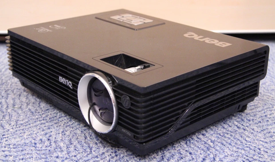 BenQ Beamer MP720p DLP Projektor inkl Tasche und Fernbedienung MP 720 p  - Bild 4 von 4