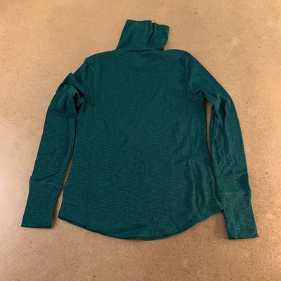 gap green turtleneck