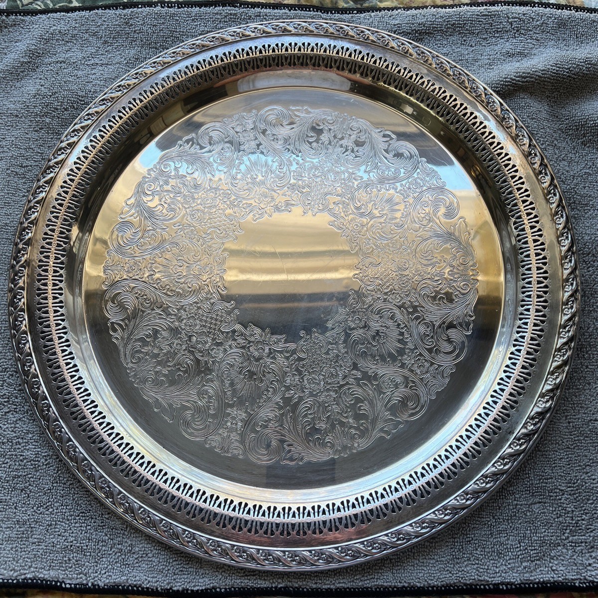 VINTAGE WM ROGERS MFG CO SILVER PLATE 15” ROUND SERVING TRAY #2072