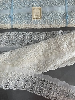 Vintage österreichische bestickte Organdy Cutwork Spitzenborte Schweizer Stil elfenbein 65 mm