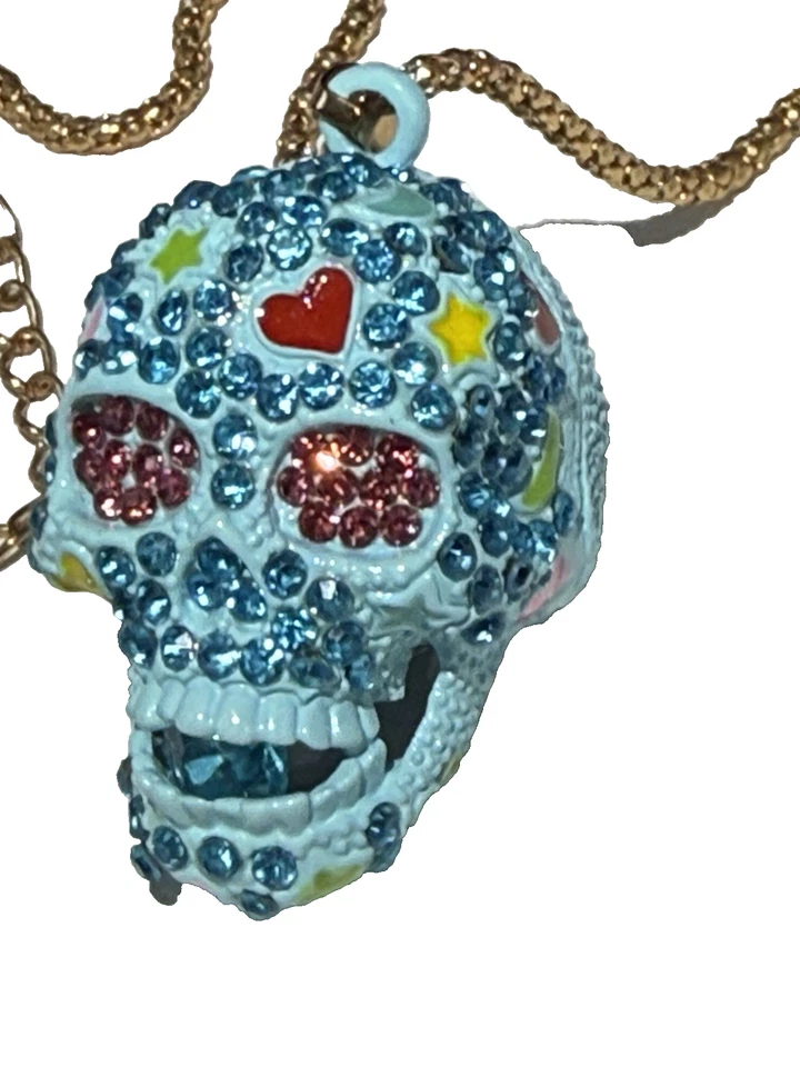 BETSEY JOHNSON BEBÉ CALAVERA DE AZÚCAR AZUL CRISTALES MULTICOLORES Y COLGANTE ESMALTADO Foto 4 de 4