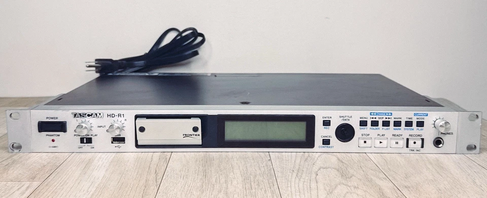 Tascam HD-R1 Zweikanal Solid State Audio Recorder & Netzkabel - KOSTENLOSER Versand!