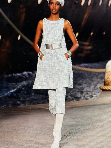 CHANEL 19C NEW TAGS BLUE ECRU MULTICOLOR TWEED PANTS CC LOGO ZIP FR44-42 $4.8K - Picture 11 of 24
