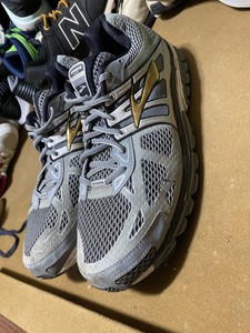 brooks beast 13 mens gold