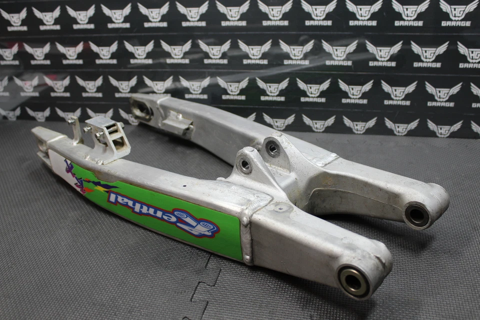 Kawasaki KX250F 2009 OEM basculante brazo oscilante suspensión 33001-0190 Foto 4 de 4