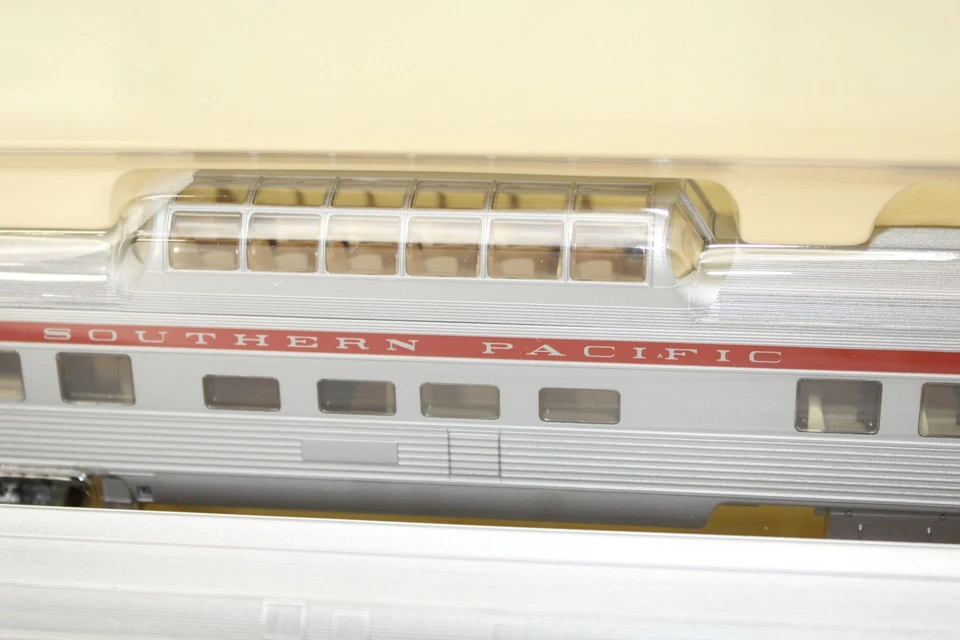 Walthers HO Scale SP Southern Pacific 85' Pullman Budd Passenger Car Set of 6 - Image 4 of 4