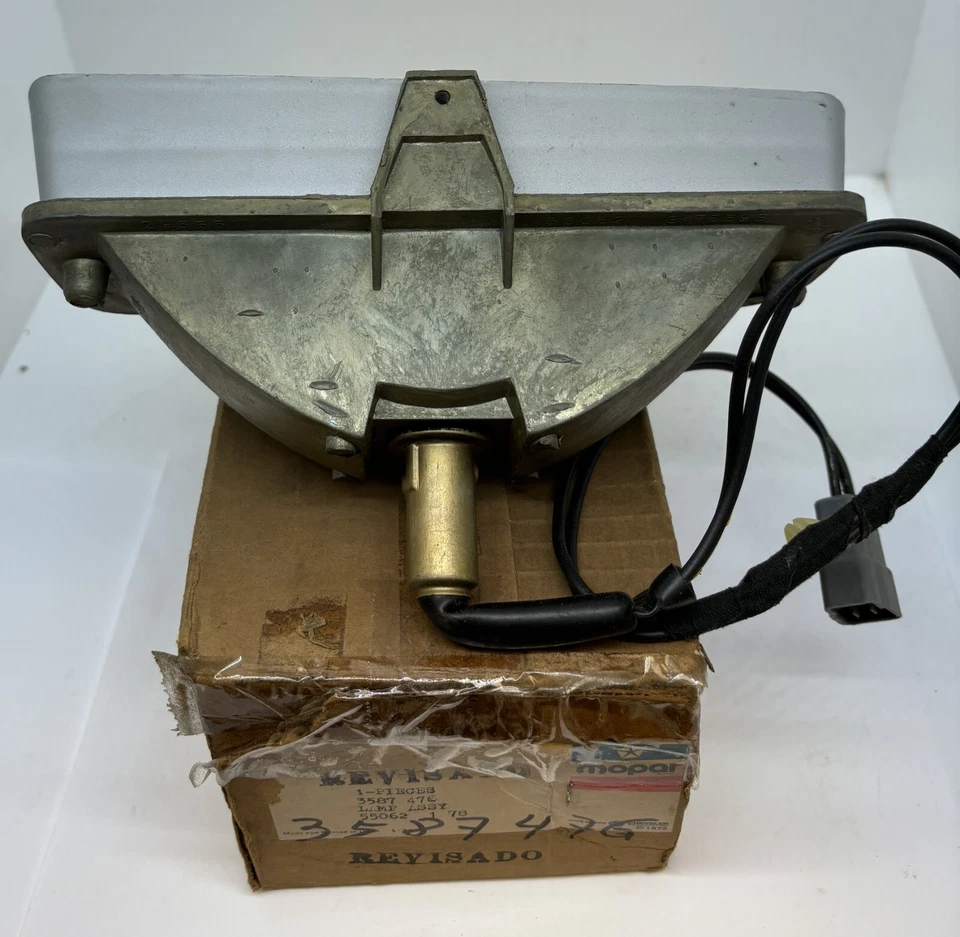 Conjunto de lámpara de luz de estacionamiento lateral derecho Dodge Charger 1972-1974 3587476 nuevo en stock Foto 2 de 4