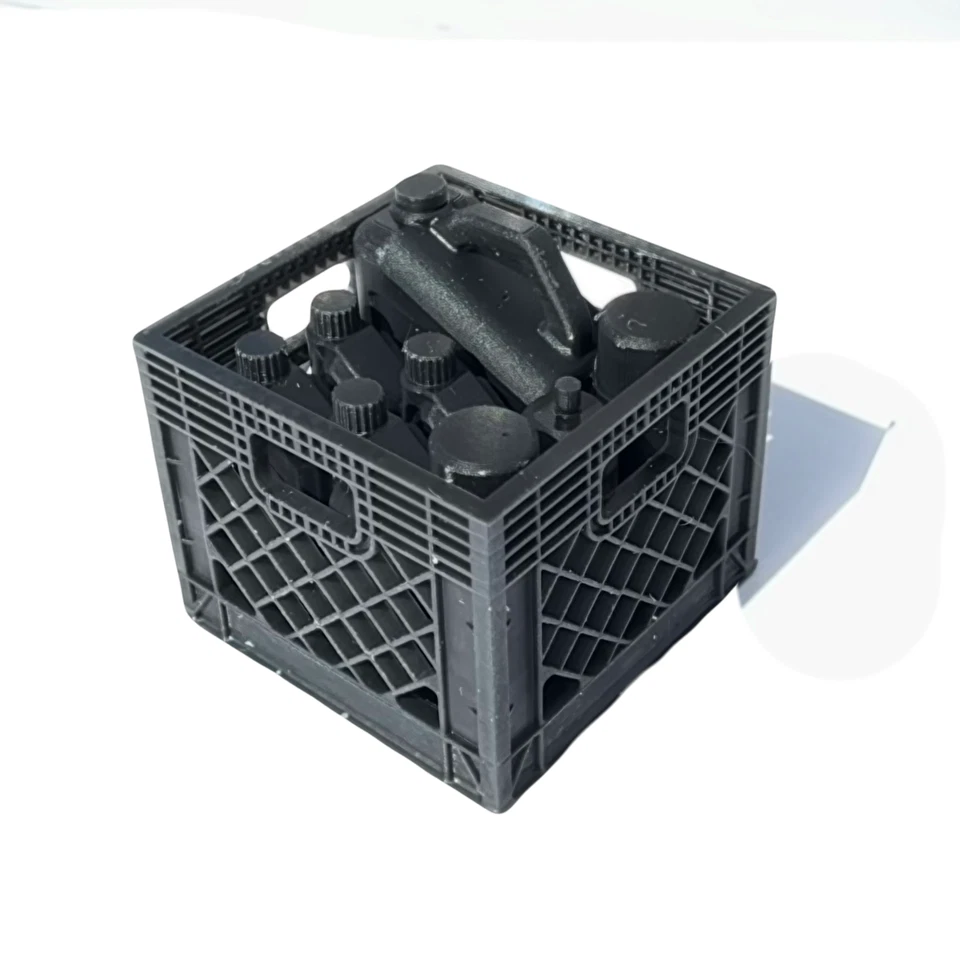 1/24 Scale Milk Crate with Oil Bottles and Spray Cans SCX 24 Furitek Crawler 4x4 - Image 2 of 4