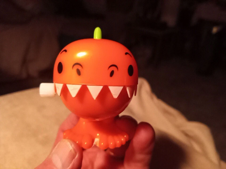 Brinquedo de corda dinossauro laranja - Imagem 3 de 4