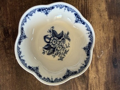 Royal Worcester Hanbury blue floral porcelain bowl, England 1995