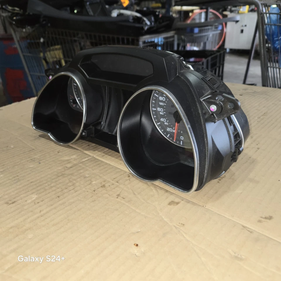 Cuadro de instrumentos velocímetro Audi A5 Speedo 2009-2012 8T0920950Q OEM 123 k Foto 3 de 4