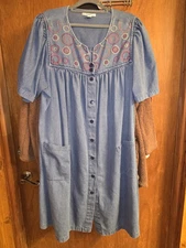 Go Softly Denim Patio Dress XL Embroidered,  Front Pockets, Short Sleeve