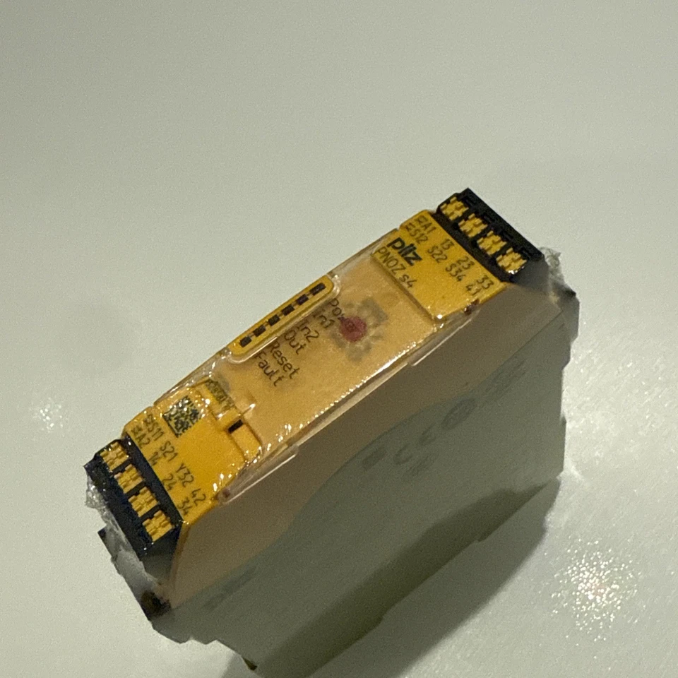 Relé de seguridad Pilz PNOZ S4 24V 751104 nuevo IVA incluido franqueo rápido sellado - Imagen 2 de 4