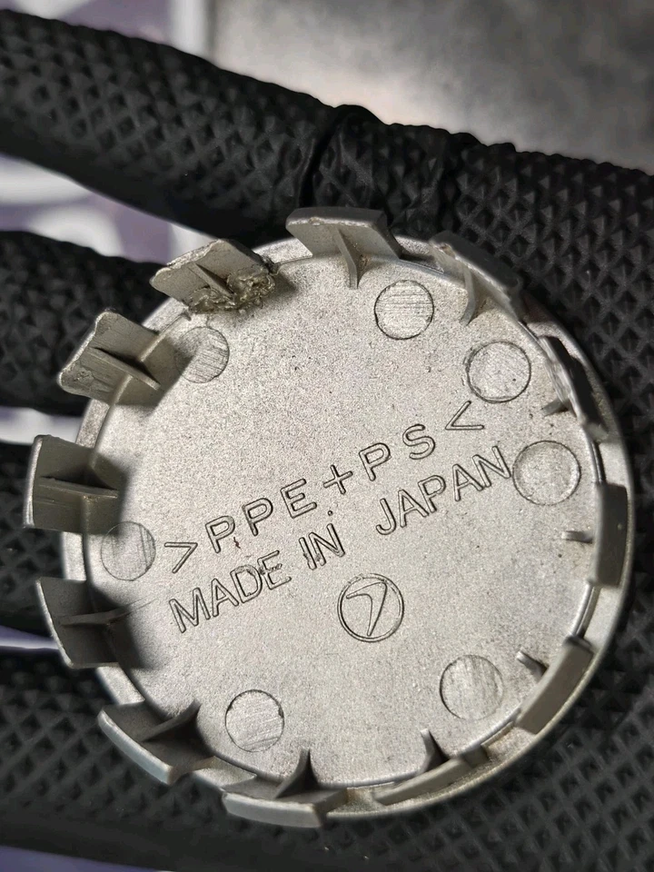 Tapacubos central de rueda Subaru Impreza 2.5RS 1998-2001 con logotipo OEM 28811AA340 GC8 Foto 4 de 4