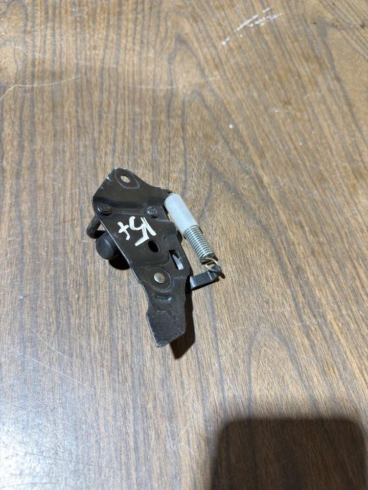 Scion FR-S 2013-2016 Brz tapa inferior maletero bloqueo pestillo Striker SU003-01467 Foto 3 de 3