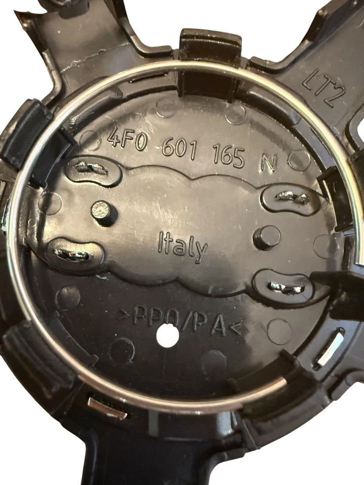 Tapacubos de llantas de aleación negra 4 x 150 mm 4F0601165N Foto 3 de 4