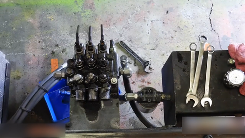 Hydraulic Flow Control Valve REMOTE CONTROL READY 3 or 5 Spool 80 LPM TILT TRAYS - Video 1 of 1