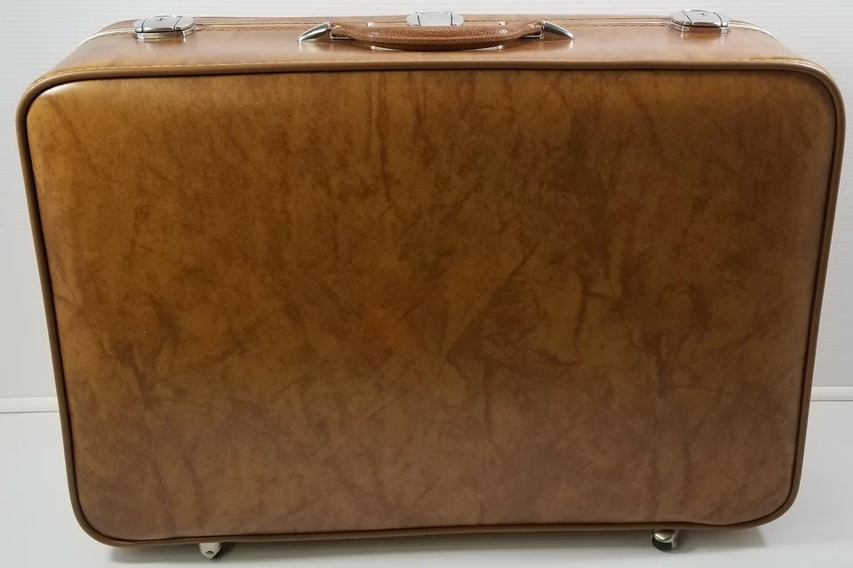 *H) Maleta de equipaje Amelia Earhart bronceada 27" Foto 3 de 4