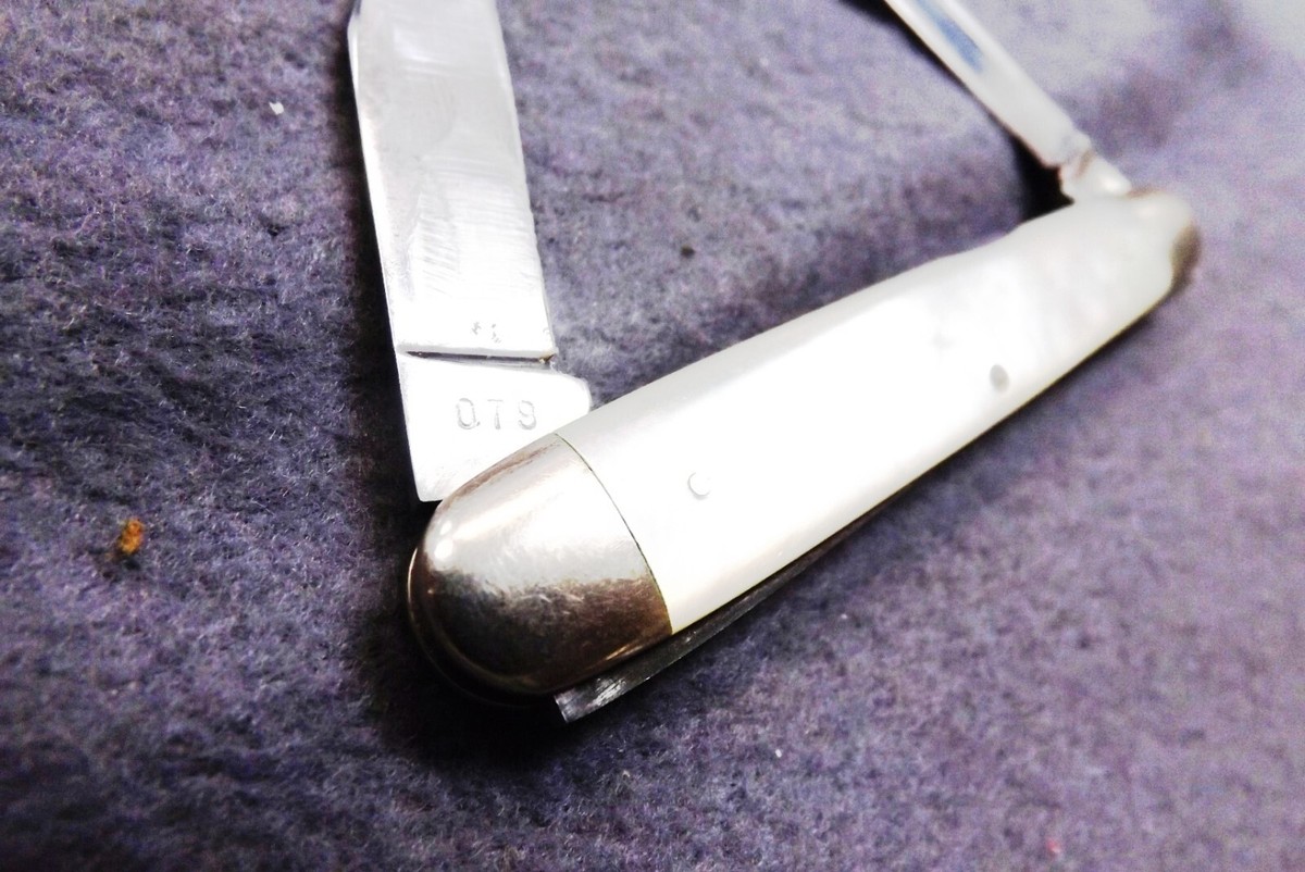 1974 Case 079 Sleeveboard Mother of Pearl 2 blade Pen Knife 1974 Case 079 Sleeveboard Mother of Pearl 2 blade Pen Knife