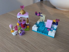 Lego DISNEY Princess Treasure's Day at the Pool 41069 complete w/instructions