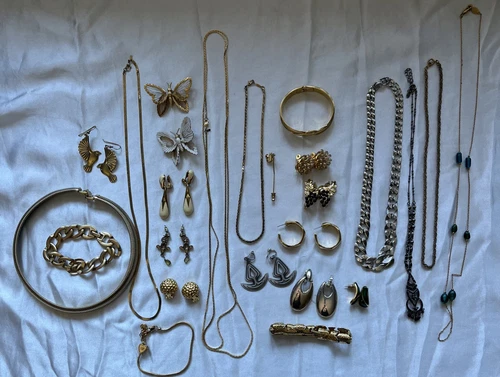 Lot of 25 Costume Fashion Jewelry Monet Napier Laurel Burch Coro Novika Givenchy