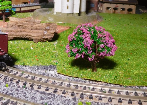 20 Purple Blooming Trees, 40 mm High - Picture 6 of 12
