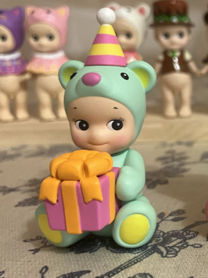 SONNY ANGEL Birthday Gift Series 2021 Present Hug Mini Figure