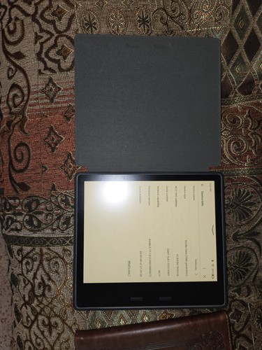USED Kindle Oasis Waterproof eReader 10th Gen 7” Display Page Turn Button - 32GB - Picture 4 of 4