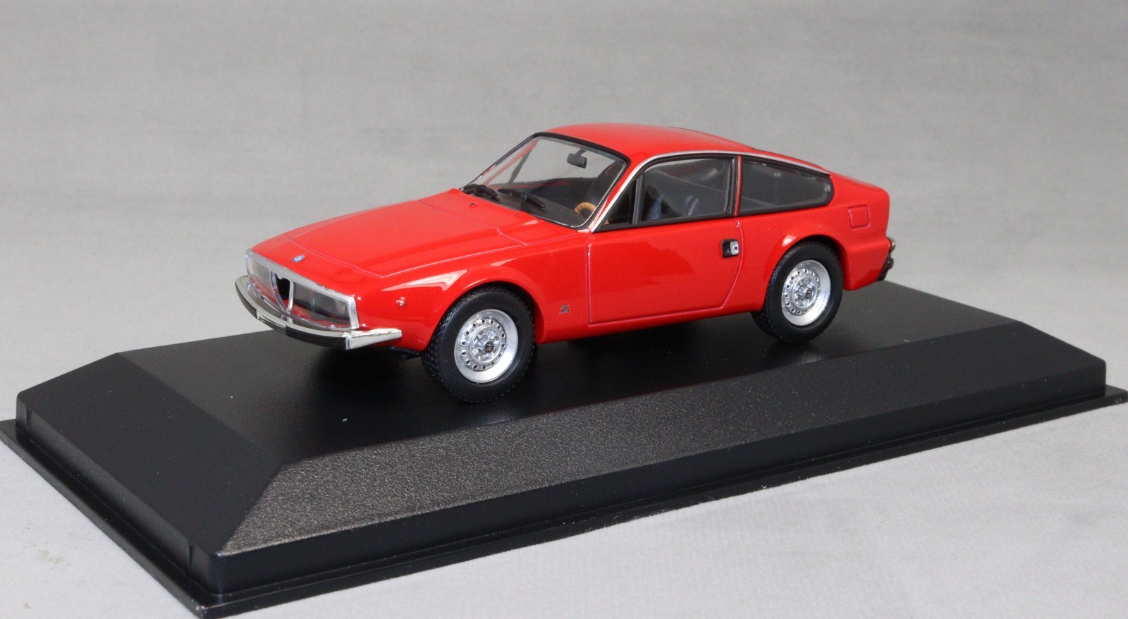 Minichamps Maxichamps Alfa Romeo 1600 Junior Z in Red 1972 940120721 1/43 NEW