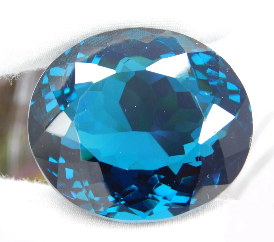 Piedra preciosa de corte ovalado granate tsavorita azul natural Kenia natural de 121,20 quilates certificada Foto 2 de 4