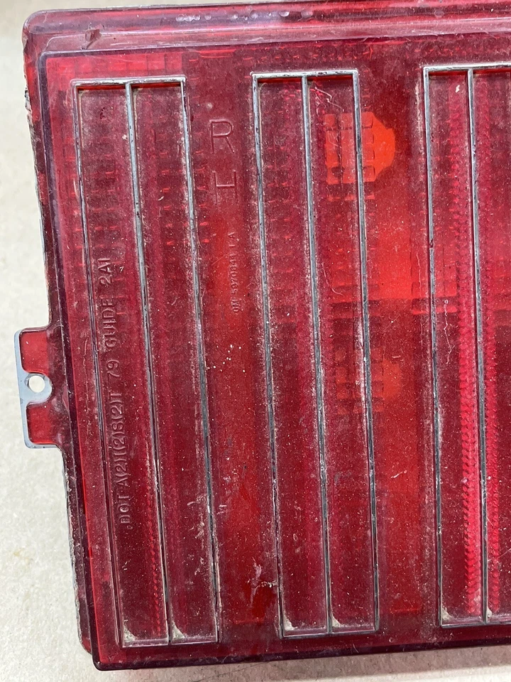 Pontiac Grand Prix 1979 79 luz trasera lente luz trasera derecha pasajero fabricante original usado Foto 2 de 4