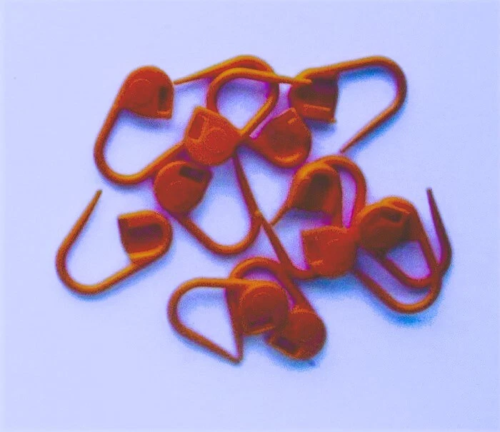 CRAFT-KNITTING/CROCHET"New Stock" 20 x PlasticLockingStitchMarkers(var. Colours) - Image 3 of 4