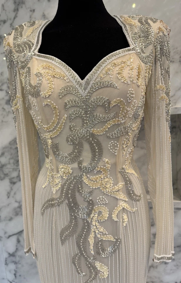 Vestido Blanco Bordado Lentejuelas Noche Baile de graduación Manga Larga Alyce Designs Talla 8 Foto 2 de 4